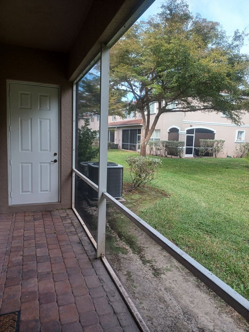 Building Photo - 3/2.5 Townhouse in a Family Friendly Community with Amenities Galore