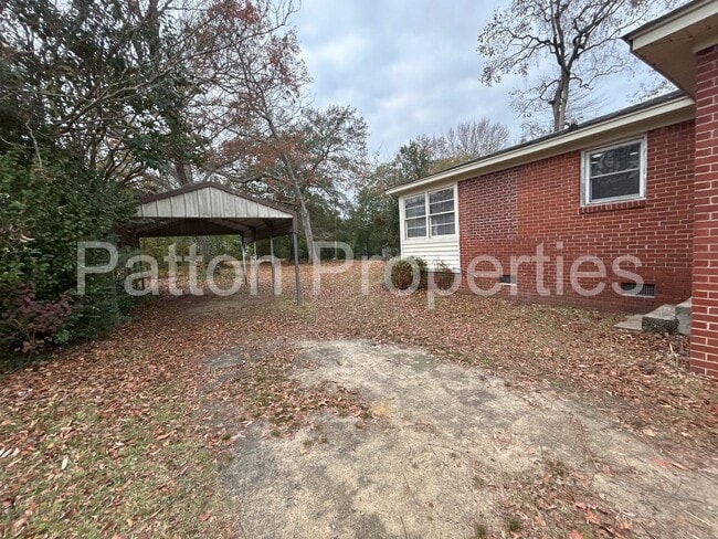 Building Photo - Saluda Gardens Home
