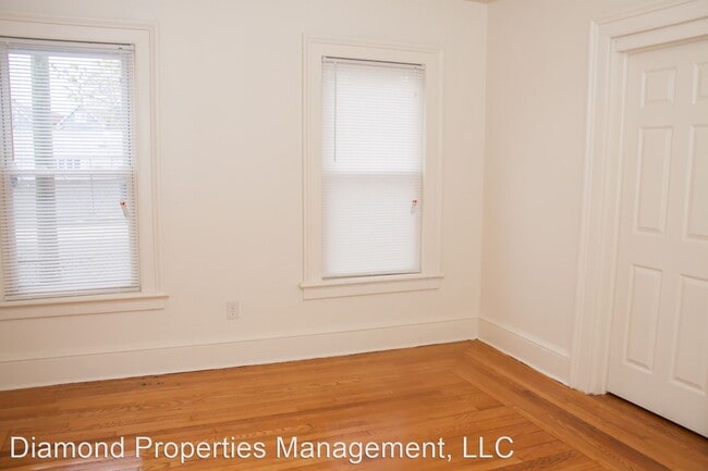 Building Photo - 4 br, 1.5 bath House - 266 Peck Street