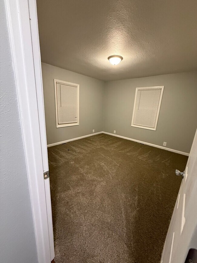 Building Photo - Very Nice 3 Bedroom home in great location!