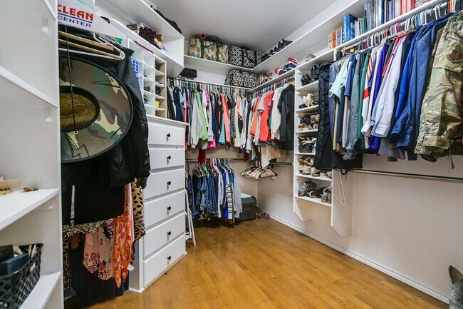 Building Photo - NOW AVAILABLE - Beautiful 3-Bedroom Home in the Southland Neighborhood!