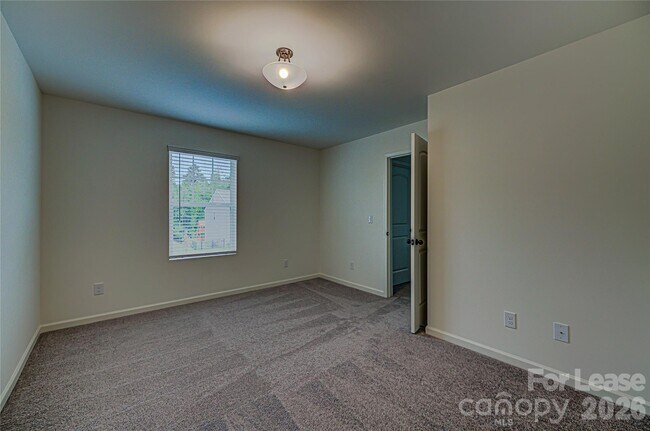 Building Photo - 4020 Beacon Ave