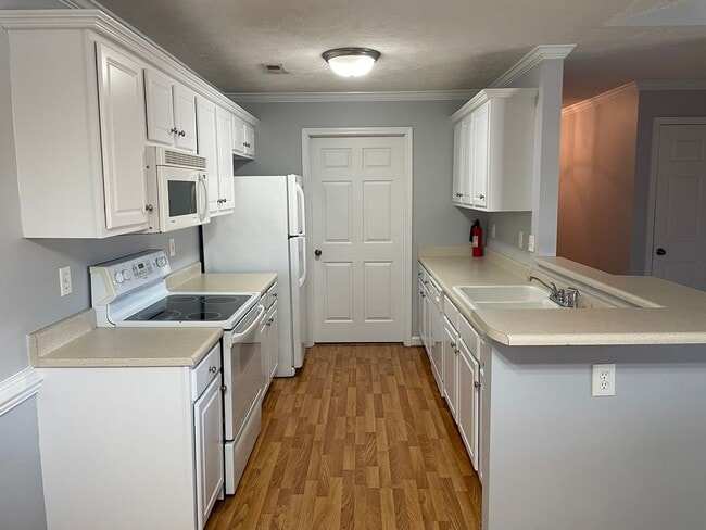 Building Photo - Two Bedroom Condo in Gated Community
