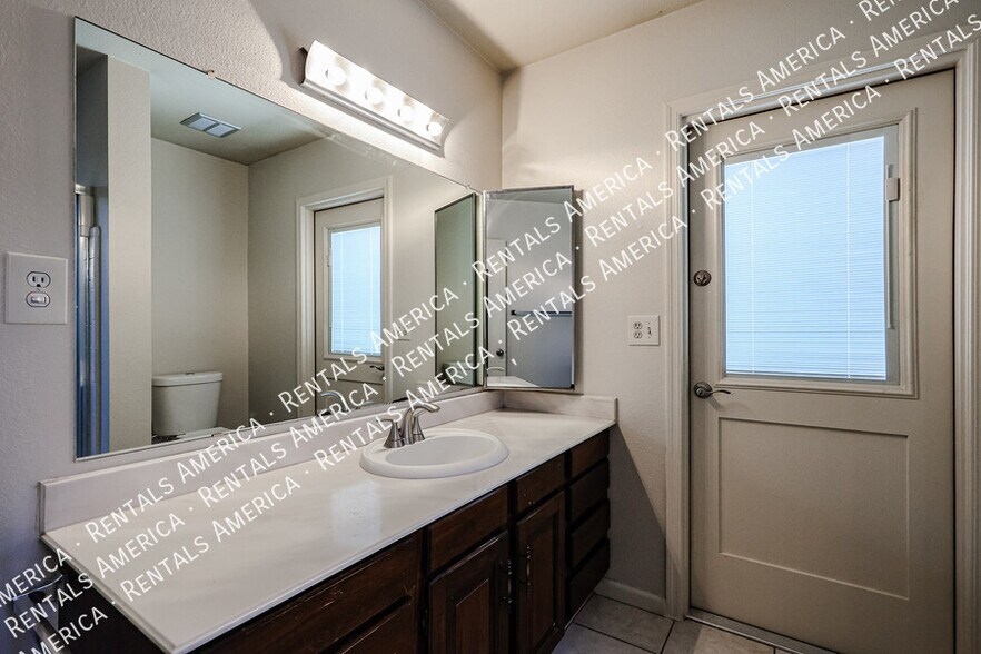 Building Photo - 2466 W Onza Ave