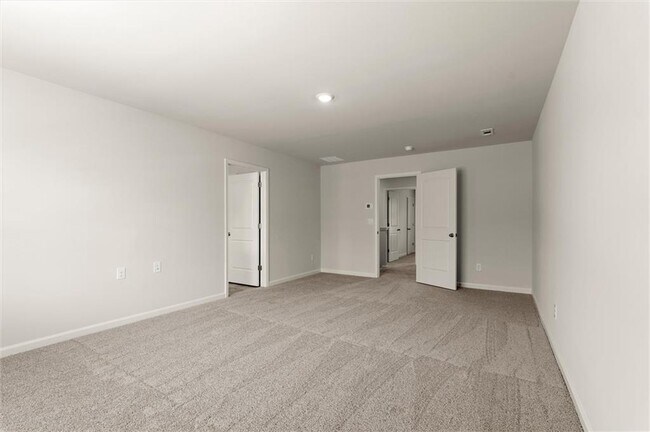 Building Photo - 127 Landsdowne Way SE