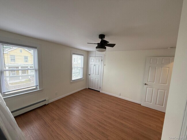 Building Photo - 152 Oliver Ave