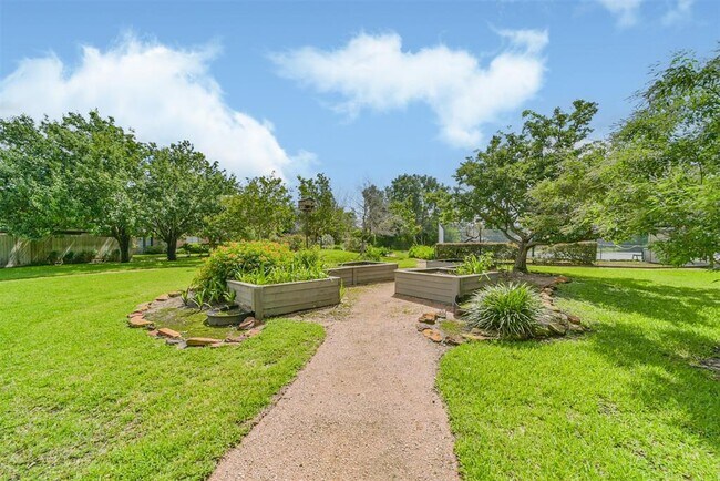 Building Photo - 9345 Westwood Village Dr