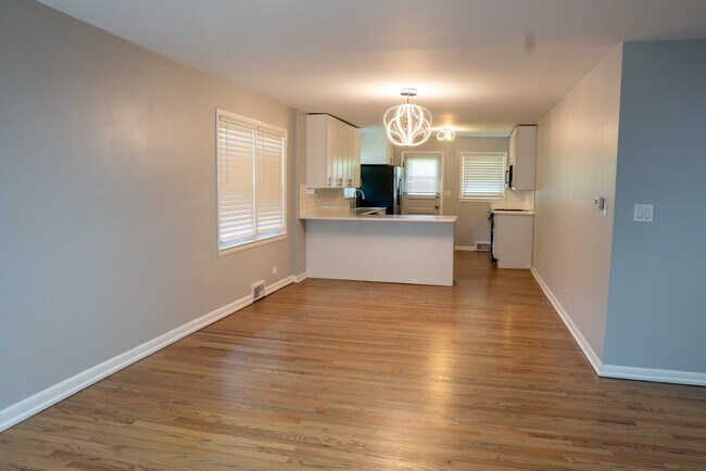 Building Photo - 9733 Karlov Ave
