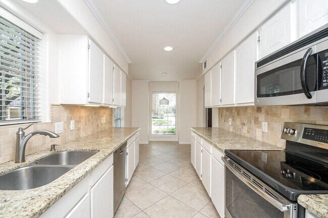 Building Photo - 13240 Trail Hollow Dr