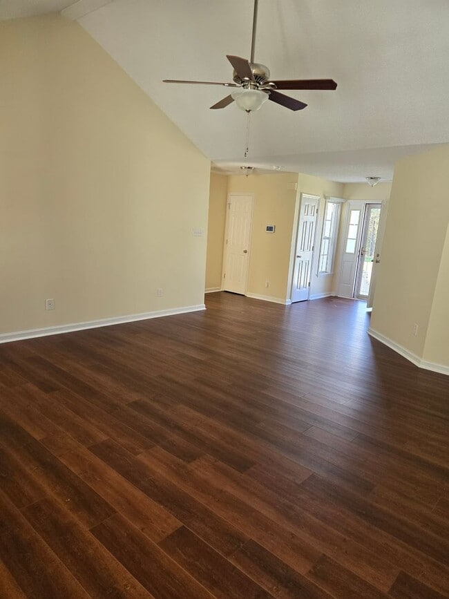 Building Photo - Charming 3-Bedroom Home in Hunters Creek – Pet Friendly & Great Amenities!