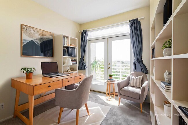 Building Photo - PENTHOUSE-STYLE UNIT IN SIGNAL HILL  w/180 degree Views 3Br/2Ba $3750mo