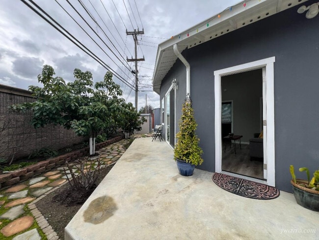 Building Photo - 476 Fiesta Dr