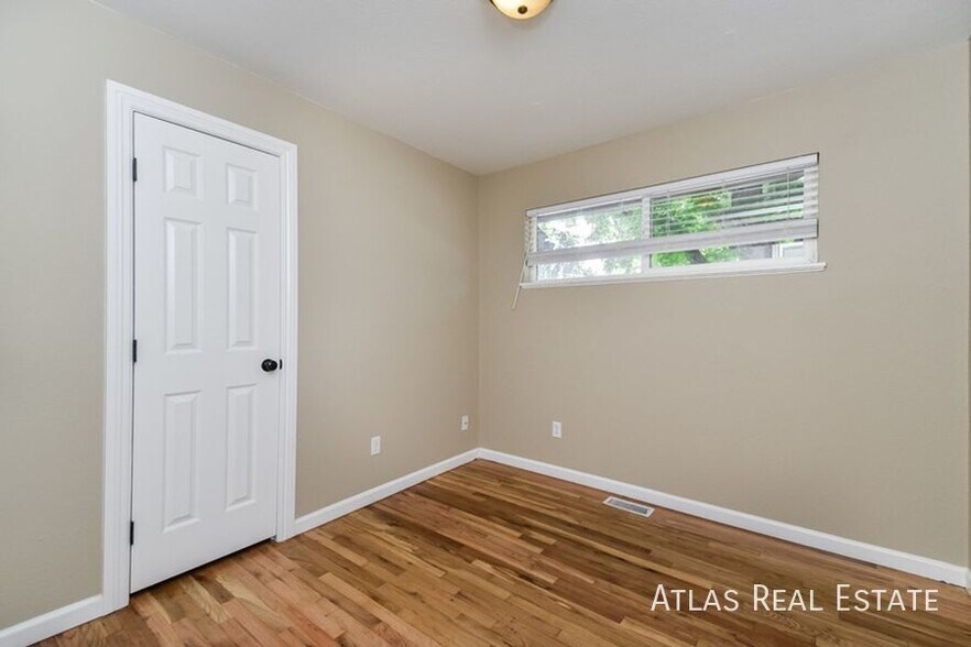 Building Photo - 612 Zion Dr