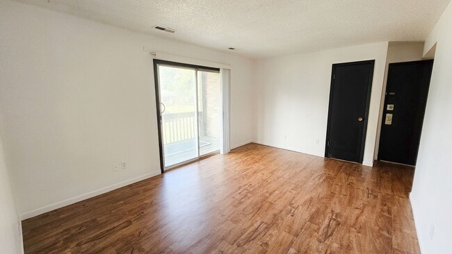 Interior Photo - 1218 SE Belmont Dr