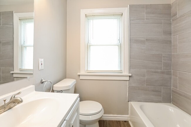 Building Photo - 611 W Wayne St