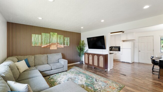 Building Photo - 423 W 1640 S