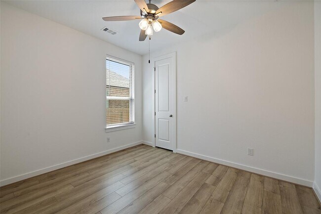 Building Photo - 22609 Bristlegrass Ln