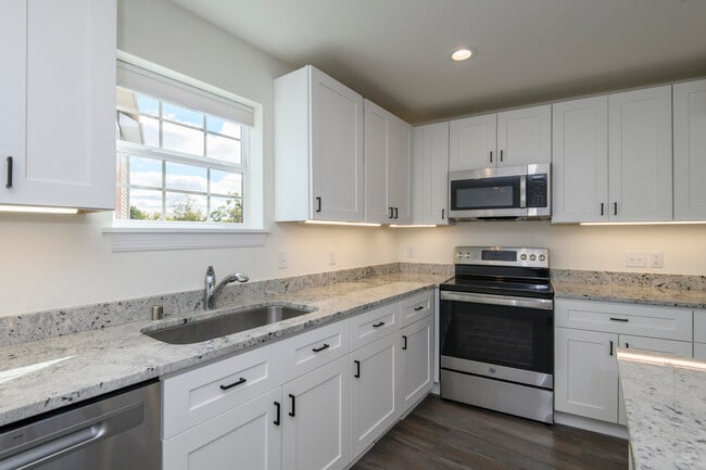 Building Photo - 204 Grand Ave