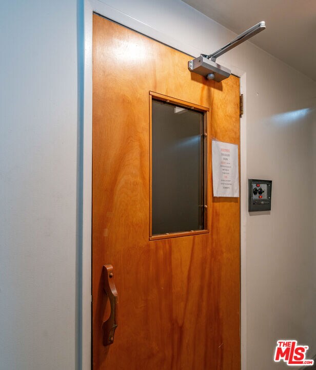 Building Photo - 865 Comstock Ave