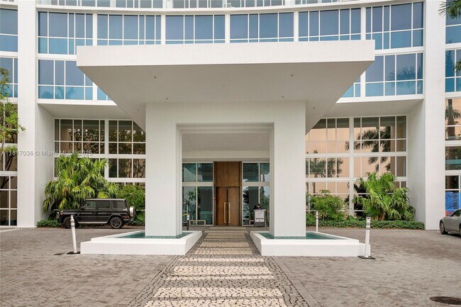 Building Photo - 2020 N Bayshore Dr