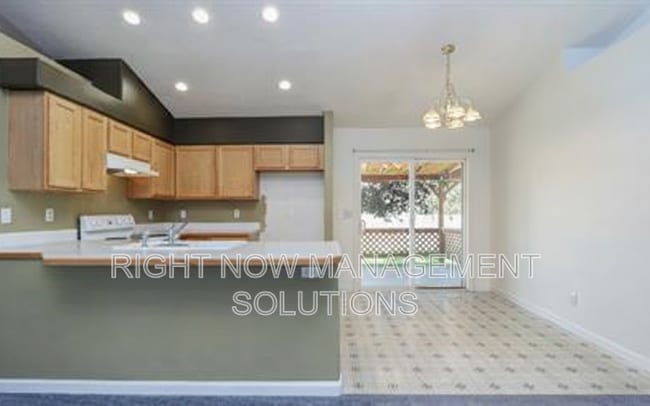 Building Photo - 815 S Pawnee Ave