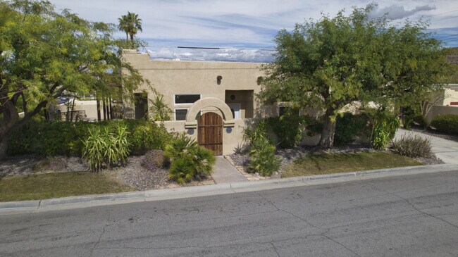 Building Photo - 53740 Avenida Navarro