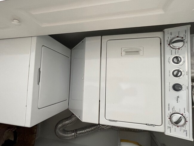 Building Photo - 888 Douglas Rd