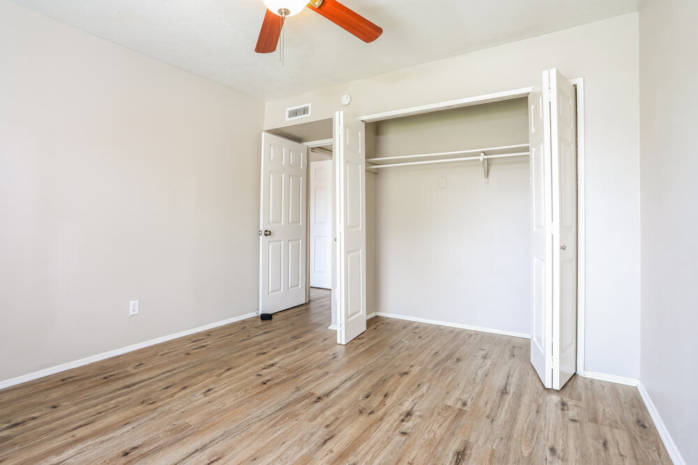 Building Photo - 4141 Yellowleaf Dr