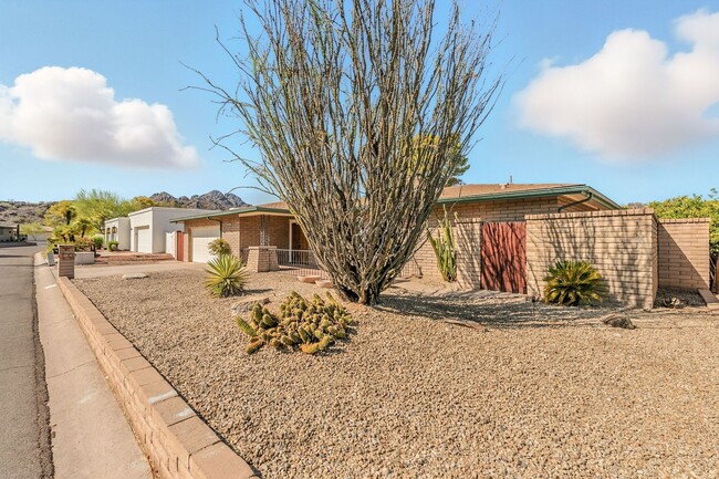 Building Photo - Beautiful 3 bed, 2 bath w/ bonus Room, loc...