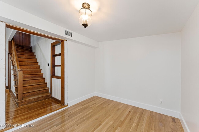 Building Photo - 1058 Beach Ave
