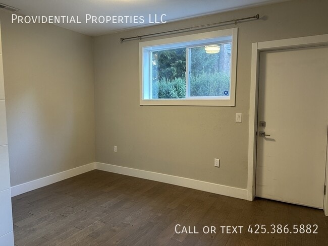 Building Photo - 10521 NE 139th St