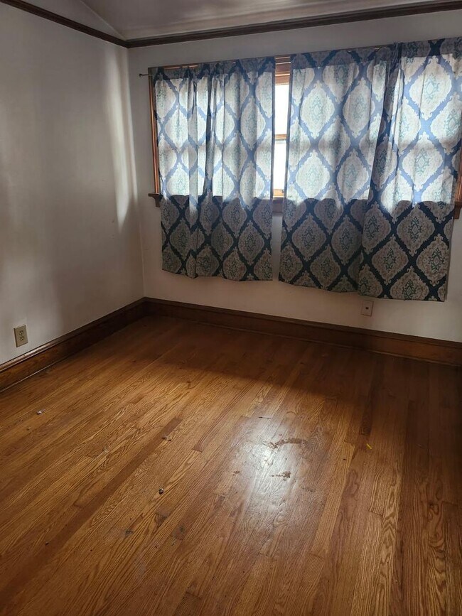 Primary Photo - 2330 N 61st St