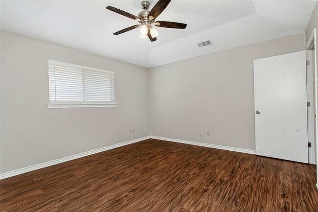 Building Photo - 136 Shadybrook Dr
