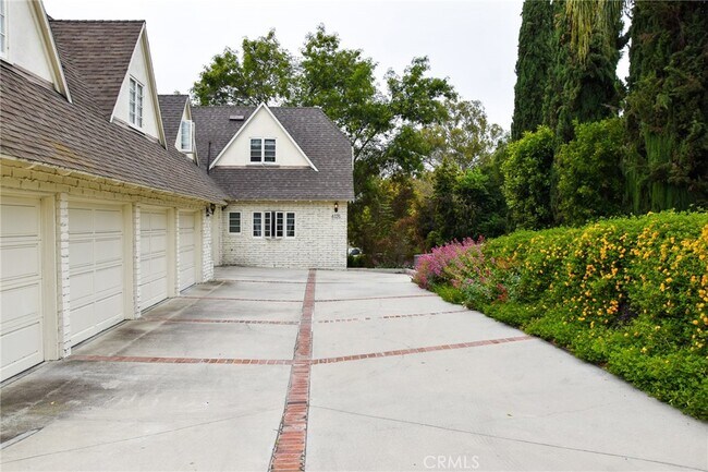Building Photo - 8325 La Bajada Ave