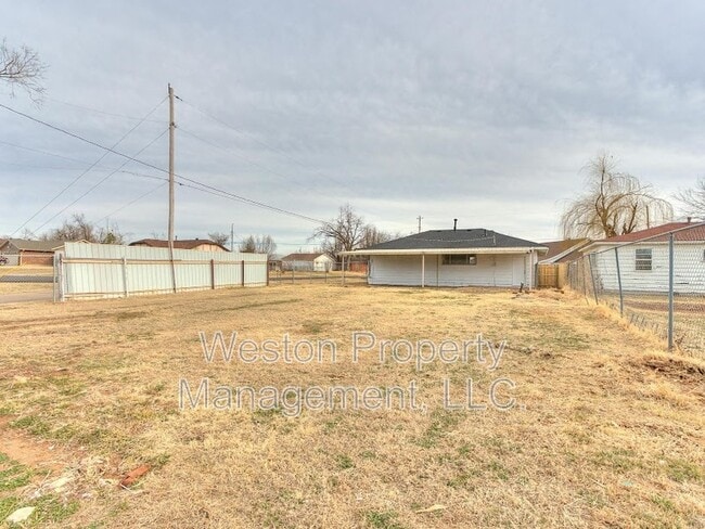 Building Photo - 5721 SE 8th St