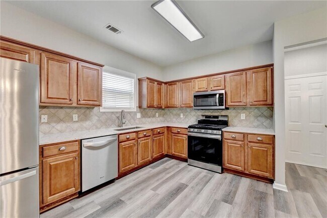 Building Photo - 2208 Staunton Dr NW