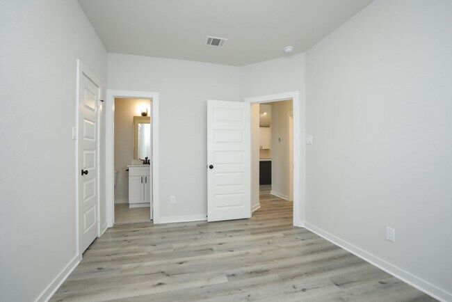 Building Photo - 1023 Santee Ct