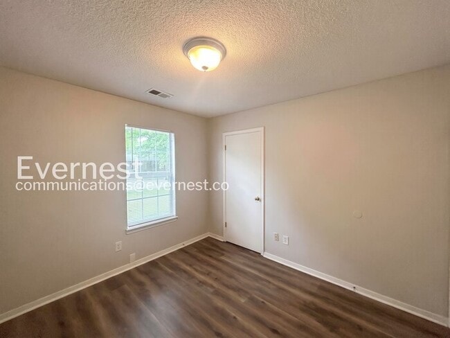 Building Photo - 5859 Shannon Dr