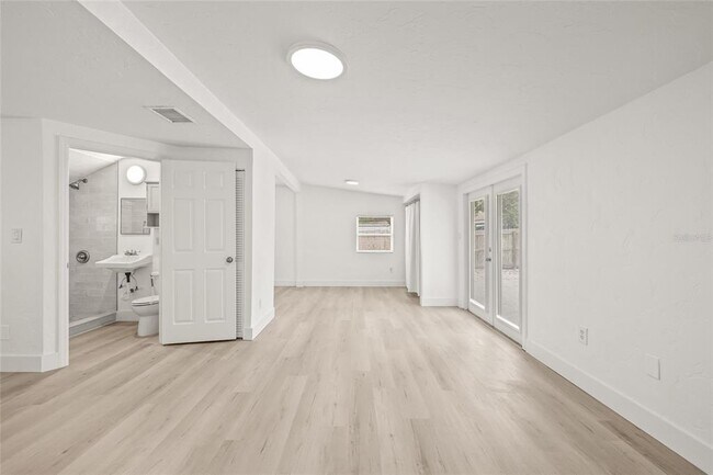 Building Photo - 2856 W Rainbow Cir
