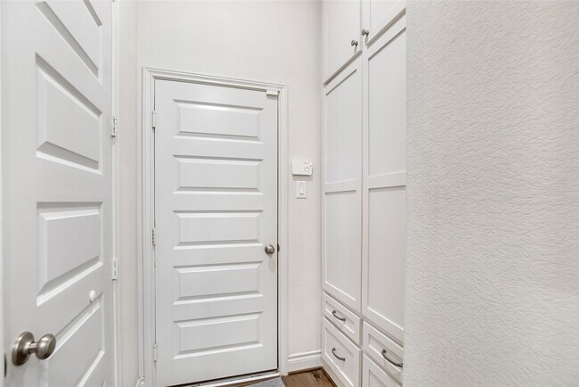 Building Photo - 12310 May Pop Path