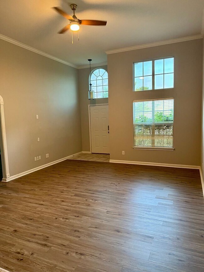 Building Photo - 1601 Deer Valley Dr