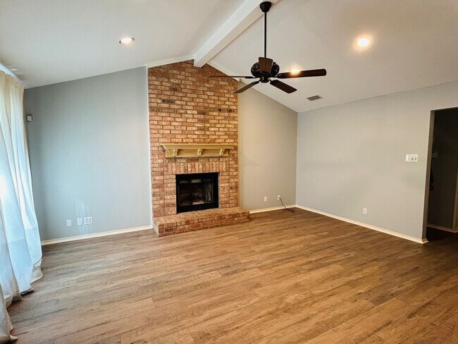 Building Photo - Spacious and Updated Hewitt Home