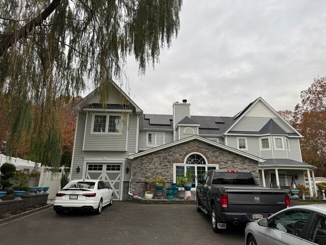 Building Photo - 18 Fairwood Ln