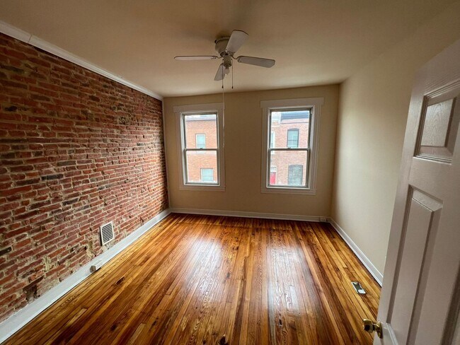 Building Photo - Stunning Newly Renovated 2 Bedroom 1.5 Bathroom