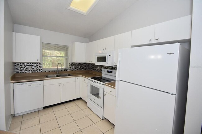 Building Photo - 6 Rosedale Pl