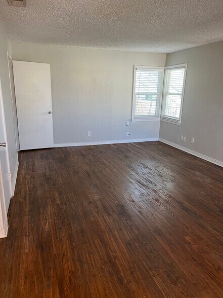 Building Photo - 7459 Mohawk Ave