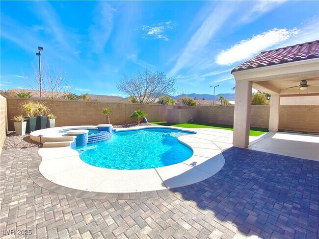 Building Photo - 2536 Sturrock Dr