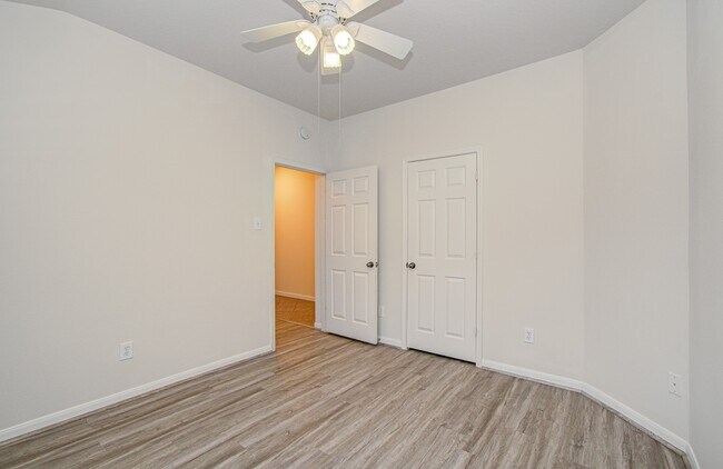 Building Photo - 1904 Roaring Springs Ct