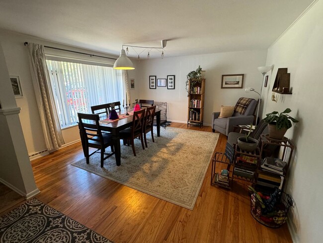 Building Photo - Beautiful 3 Bed 1.5 Bath Central Boulder H...