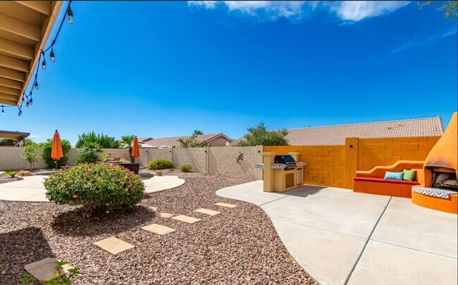 Building Photo - 1502 E Maldonado Dr